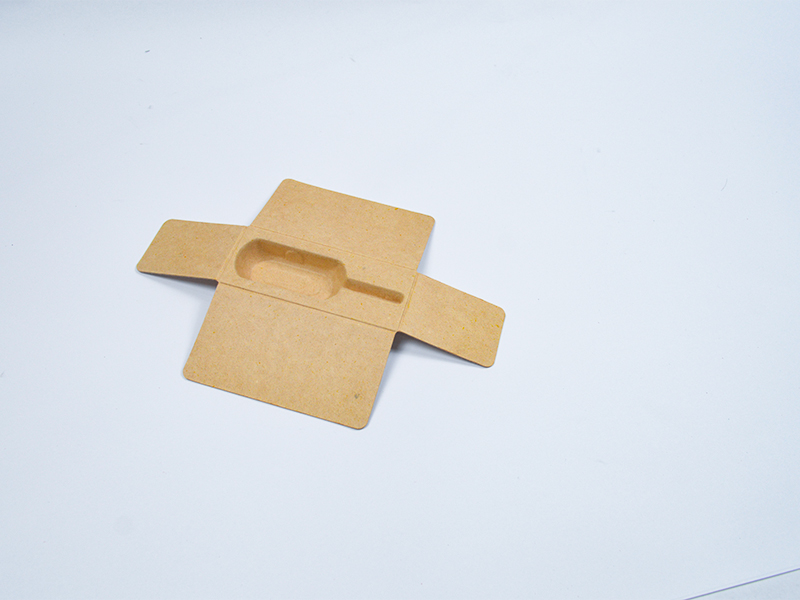 Customized packaging with colored wet-pressed paper tray